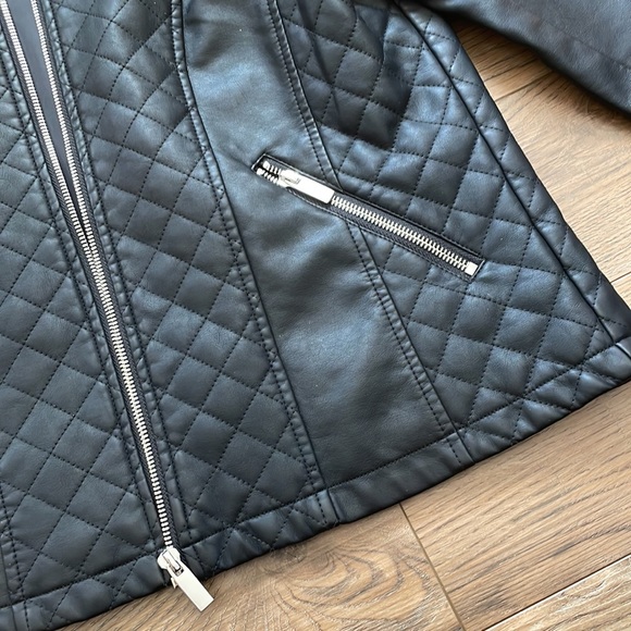 New York & Company Quilted faux leather jacket size M - Picture 5 of 5